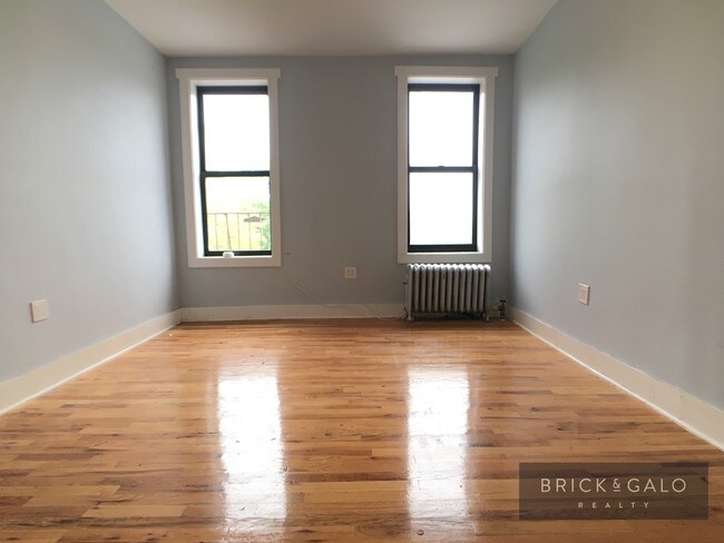Building Photo - 292 Midwood St