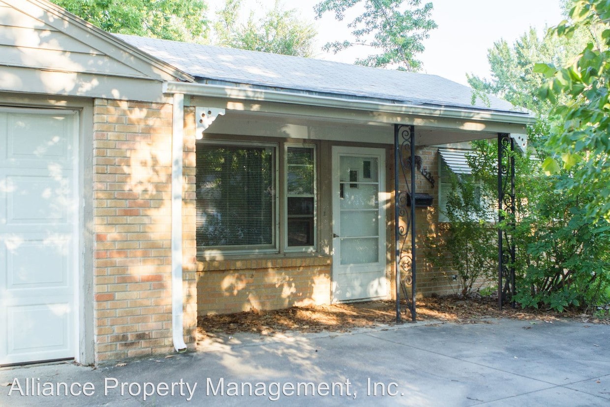Foto principal - 4 br, 2 bath Apartment - 1536 Campus Rd.