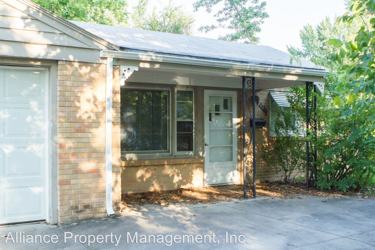 Primary Photo - 4 br, 2 bath Apartment - 1536 Campus Rd.
