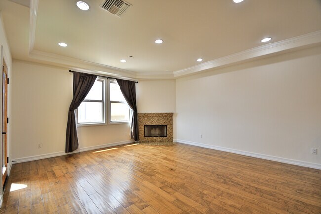 Foto del edificio - 1551 Artesia Blvd