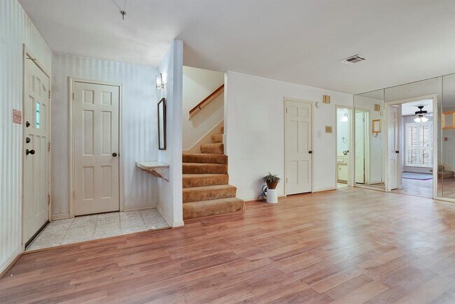 Building Photo - 5534 Holly St