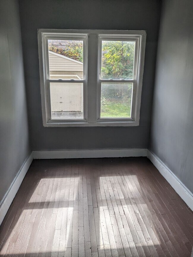 Building Photo - 3342 Desota