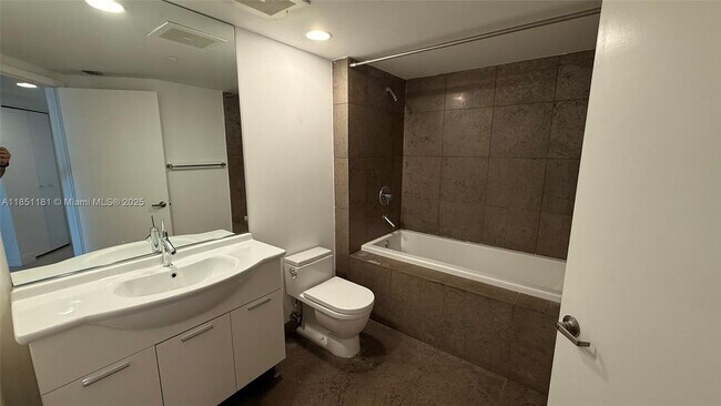 Foto del edificio - 475 Brickell Ave