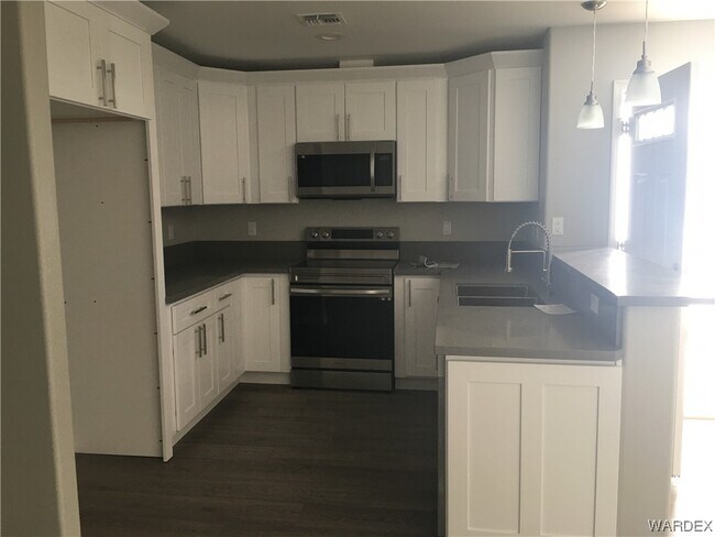 Building Photo - 1638 Shamrock Rd