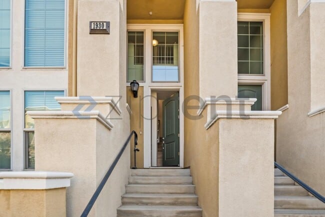 Building Photo - Unit