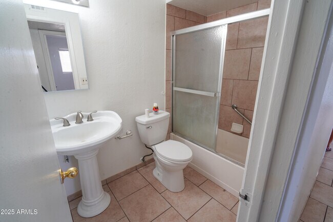 Foto del edificio - 2461 W Gregory St