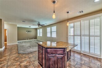 Building Photo - 5025 W Lone Wolf Ave