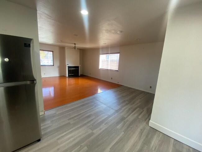 Building Photo - 72 Montalvin Dr