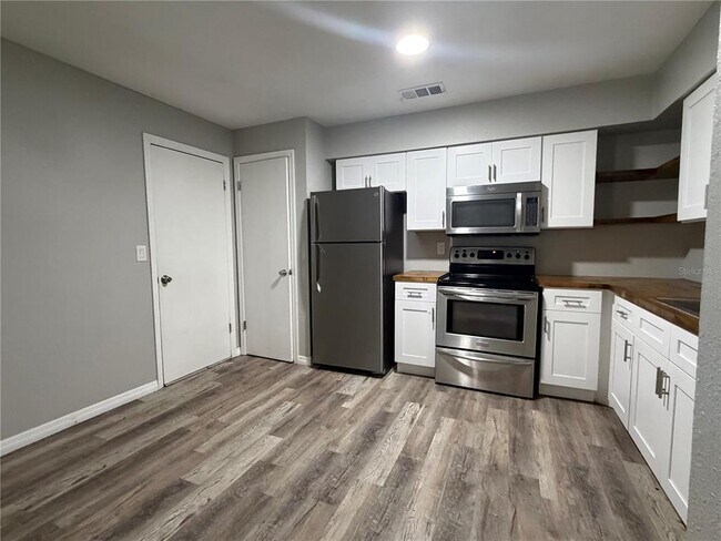 Foto del edificio - 445 Lakeside Pl