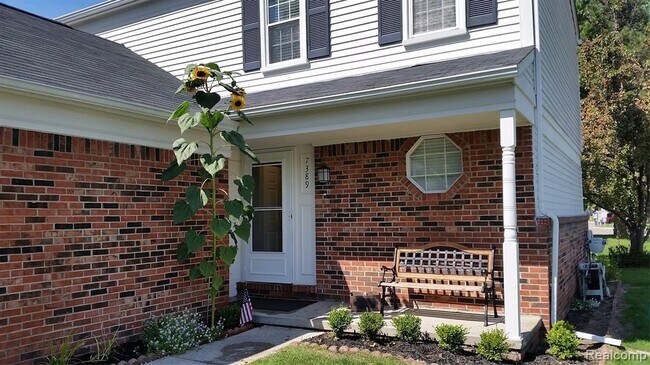 Building Photo - 7389 S Kingston Ct
