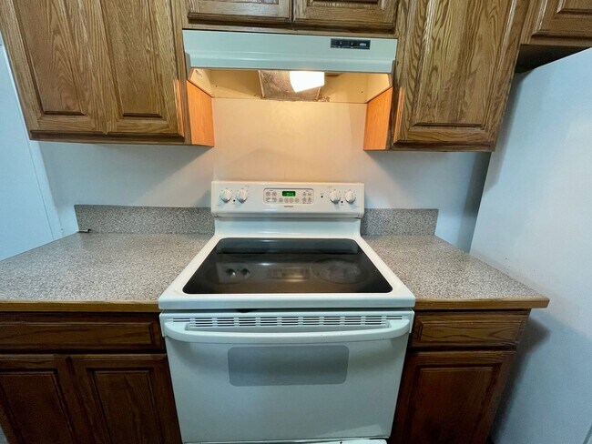 Foto del edificio - Classic 3 Bedroom 1.5 Bathroom Ranch House in Beaverton!! Great Yard! Cedar Hills~Cedar Mill Nort...