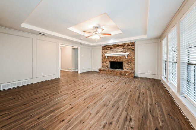 Building Photo - 933 Shell