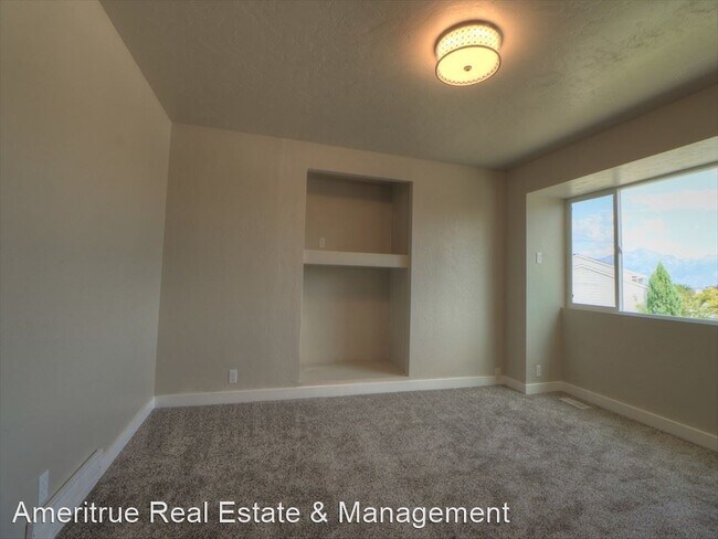 Foto del edificio - 5 br, 2 bath House - 5060 W 6515 S