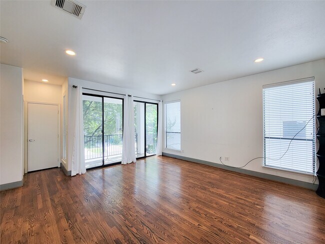 Foto del edificio - 1432 Ennis St
