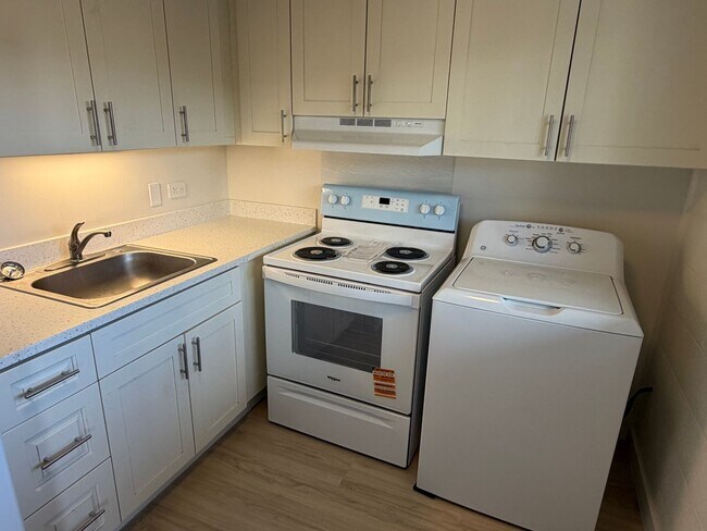 Foto del edificio - Studio in the Pleasanton - located Right A...