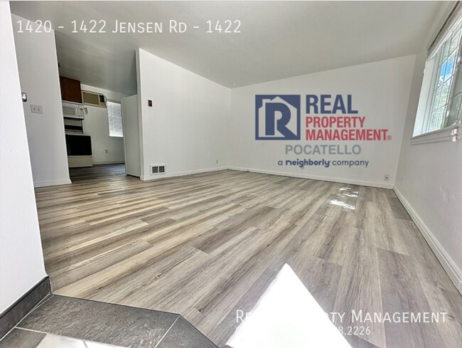 Foto del edificio - 2 bed 1.5 bath duplex - 1 car garage