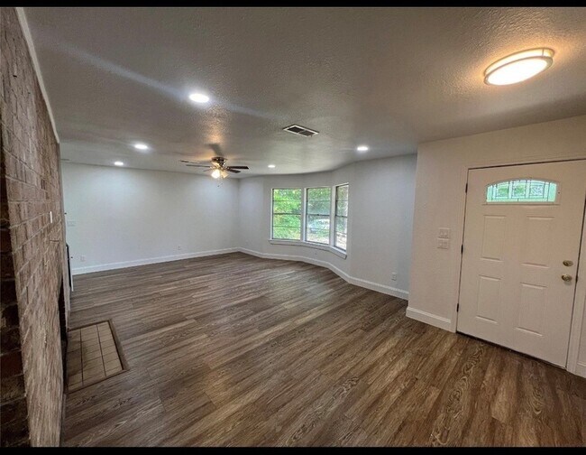 Foto del edificio - 7012 TX-56