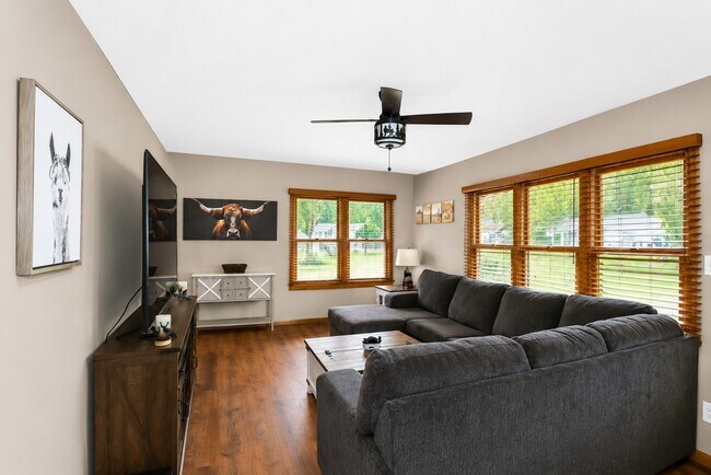 Foto del edificio - 2302 Manor Ln