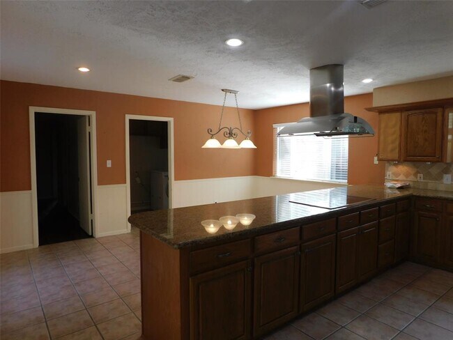 Building Photo - 15414 Pleasant Valley Rd