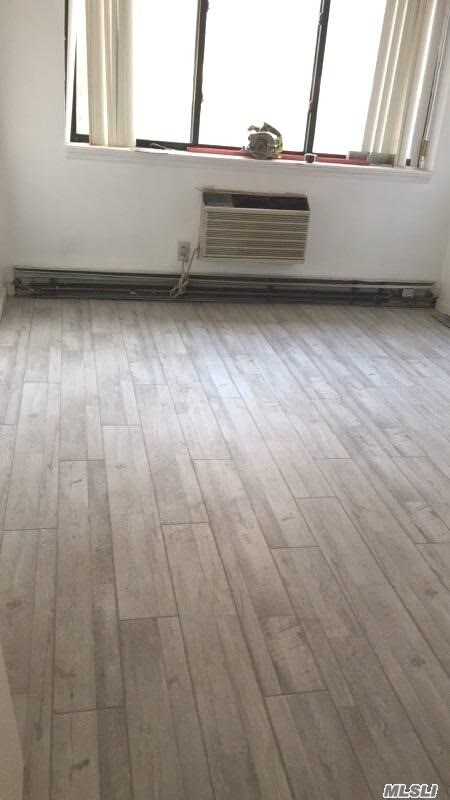 Foto del edificio - 41-33 Parsons Blvd