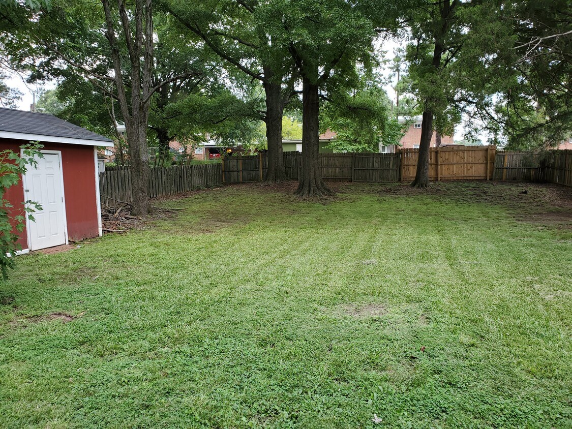 Backyard with storage shed - 1302 Hudson Avenue