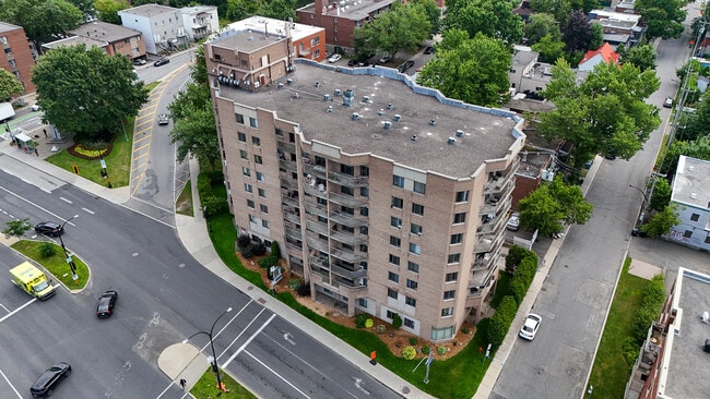 Building Photo - Navarin