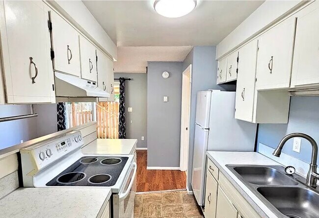 Foto del edificio - 1200 4th Ave