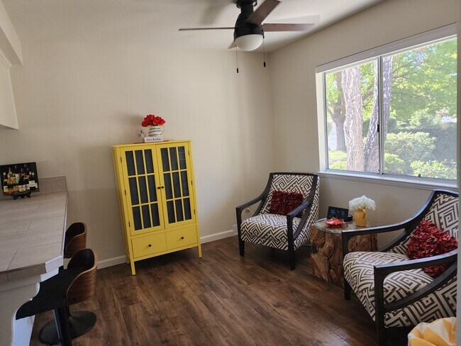 Foto del edificio - 906 Spyglass Ct