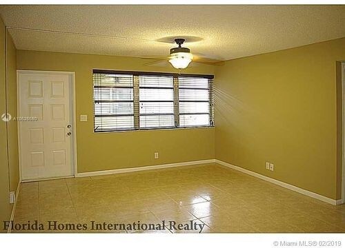 Foto del edificio - 10128 Twin Lakes Dr