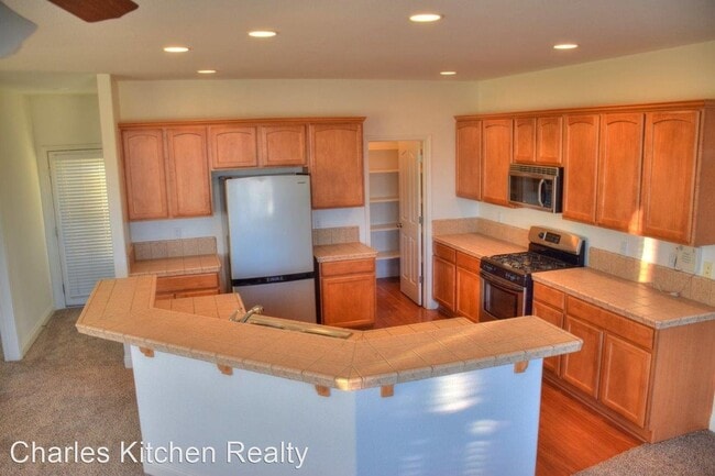 Building Photo - 4 br, 4.5 bath House - 1361 Thompson Street