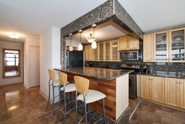 Foto del edificio - 655 W Irving Park Rd