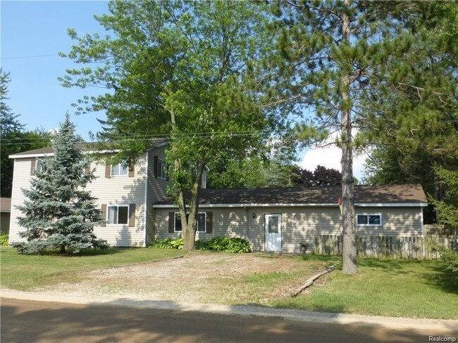 Building Photo - 6550 Cherrylawn Ave