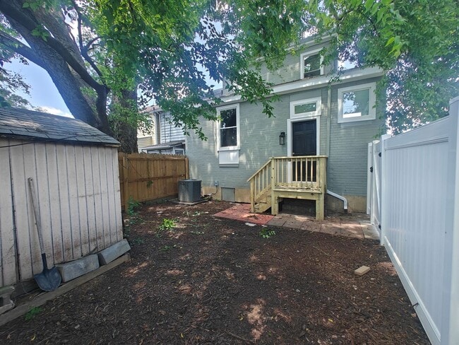 Building Photo - 3 bedroom home at Garland and S Sheppard