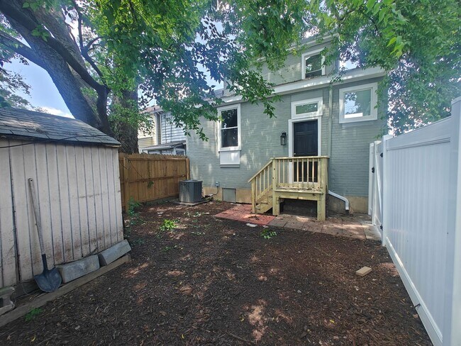 Foto del edificio - 3 bedroom home at Garland and S Sheppard