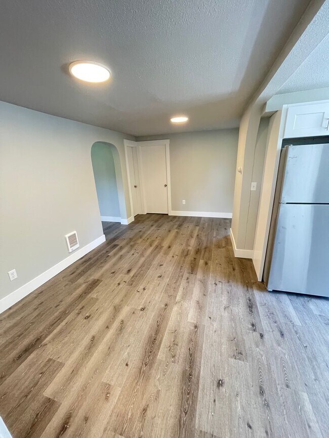 Foto del edificio - 3109 Birchwood Ave