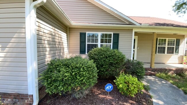 Foto del edificio - 3 Bedroom 2 Full Bathroom located in Walnut Hills!