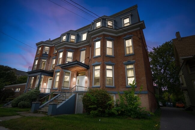 Photo - 1109 E Genesee St Apartment