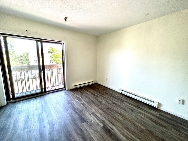 Building Photo - 37 S Williams St