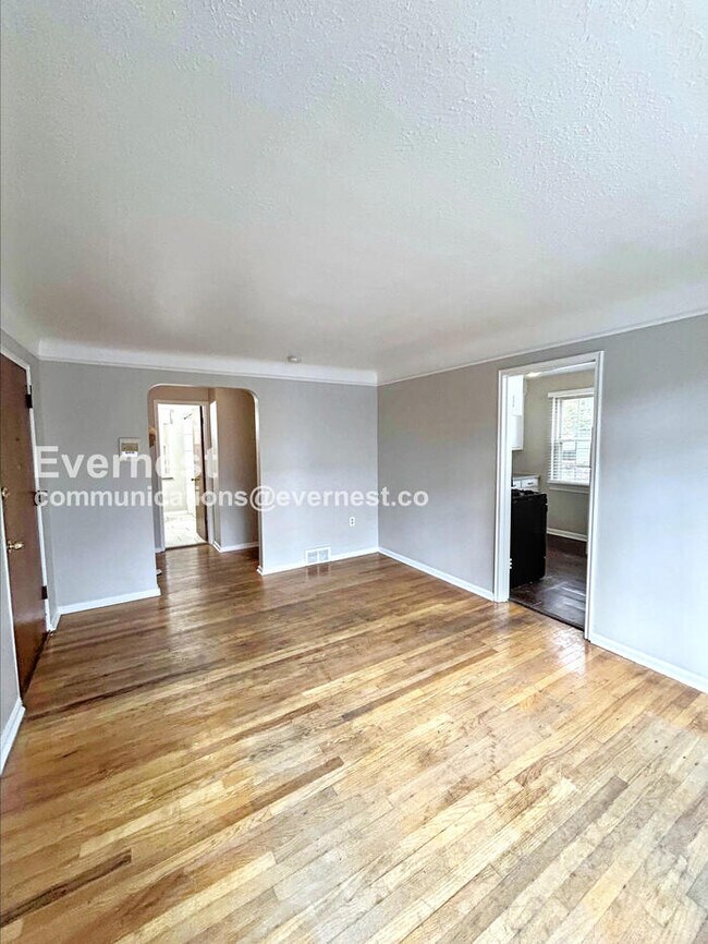 Foto del edificio - 3866 Woodridge Rd