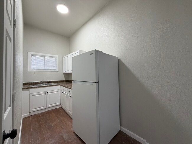 Foto del edificio - 3710 Holmes Rd