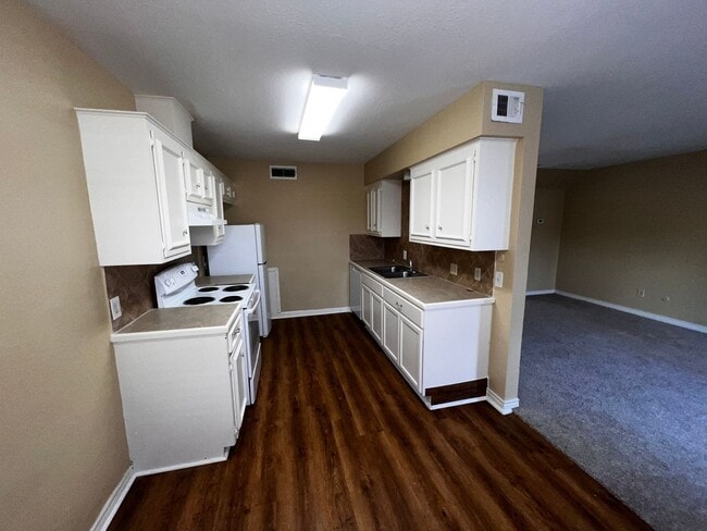 Building Photo - 6543-6543 Long Meadow Dr
