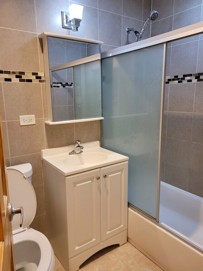 Bathroom - 10441 104th St