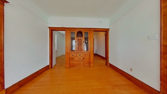 Foto del edificio - 1015 W School St