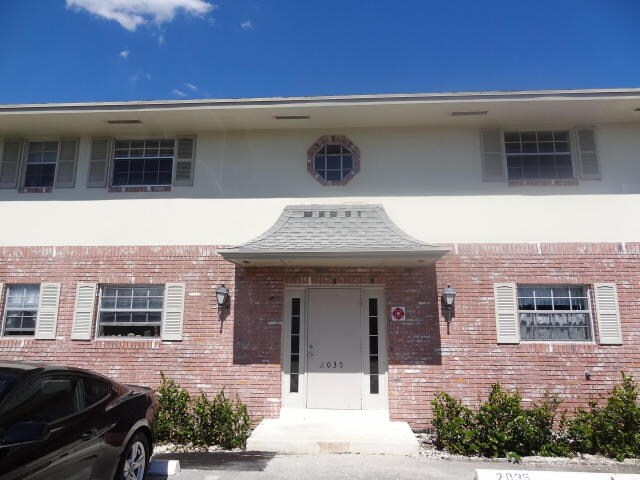 Primary Photo - 2035 S Seacrest Blvd