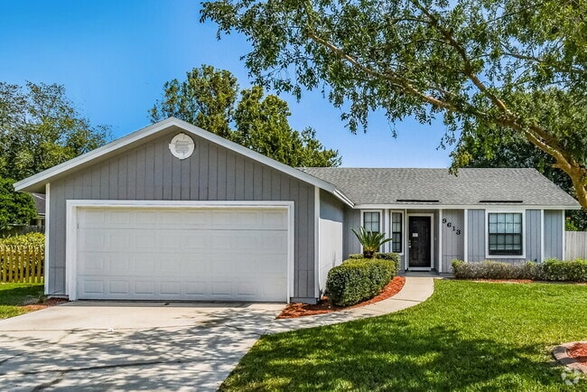 Building Photo - 9613 Villiers Dr N