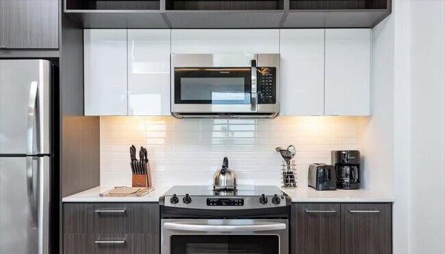 Foto del edificio - 11911 Freedom Dr