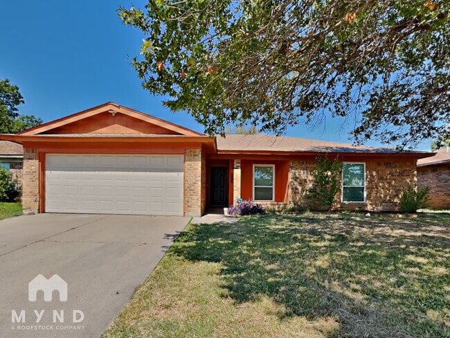 Building Photo - 3528 Park Lake Dr