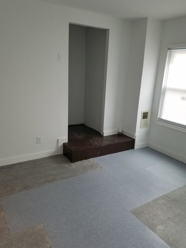 Building Photo - 311 S Maple Ave