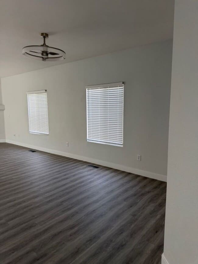 Foto del edificio - 1071 Village Knoll Dr