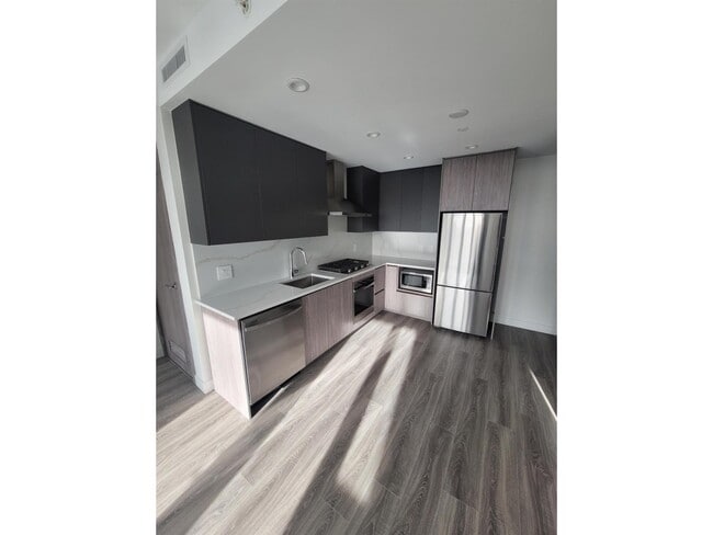 Building Photo - 10750-1135A 135a St